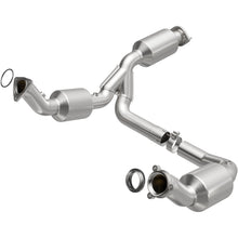 Load image into Gallery viewer, MagnaFlow 2021 Chevrolet Express 2500 4.3L Underbody Direct-Fit Catalytic Converter
