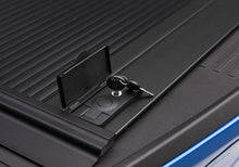 Load image into Gallery viewer, Retrax 04-08 F-150 Super Crew &amp; Super Cab 5.5ft Bed RetraxONE MX
