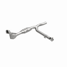 Load image into Gallery viewer, MagnaFlow Conv DF 99-00 Ford F-150 4.6L
