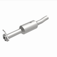 Load image into Gallery viewer, MagnaFlow 09-10 Ford F-550 Super Duty V10 6.8L Rear Underbody Direct Fit Catalytic Converter
