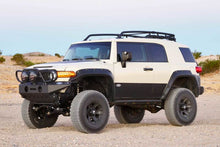 Load image into Gallery viewer, Fabtech 10-13 Toyota FJ 4WD 6in Perf Sys w/Dlss 2.5C/Os &amp; Rr Dlss
