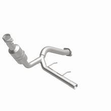 Load image into Gallery viewer, Magnaflow Conv DF 2009 f-150 V8 5.4 OEM Underbody
