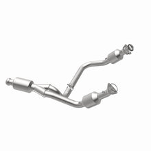 Load image into Gallery viewer, Magnaflow 14-15 Chevrolet Silverado 1500 5.3L Direct-Fit Catalytic Converter
