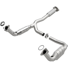 Load image into Gallery viewer, MagnaFlow Conv DF 05-06 GMC Envoy XL Denali

