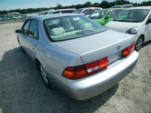 Load image into Gallery viewer, TOYOTA WINDOM 2.5X
